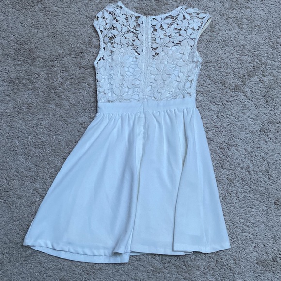 Super cute white dress - Picture 2 of 2